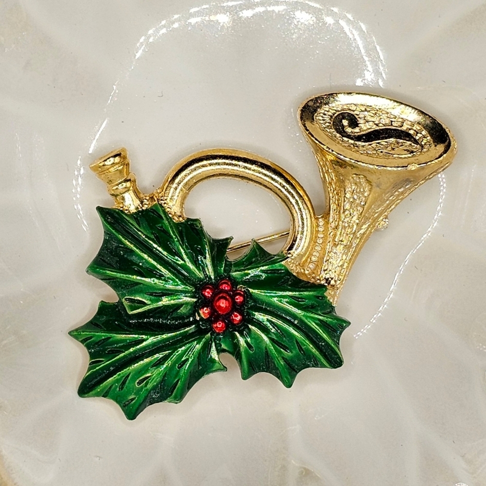 Vintage Gerry's Holiday Trumpet & Mistletoe Brooch Pin